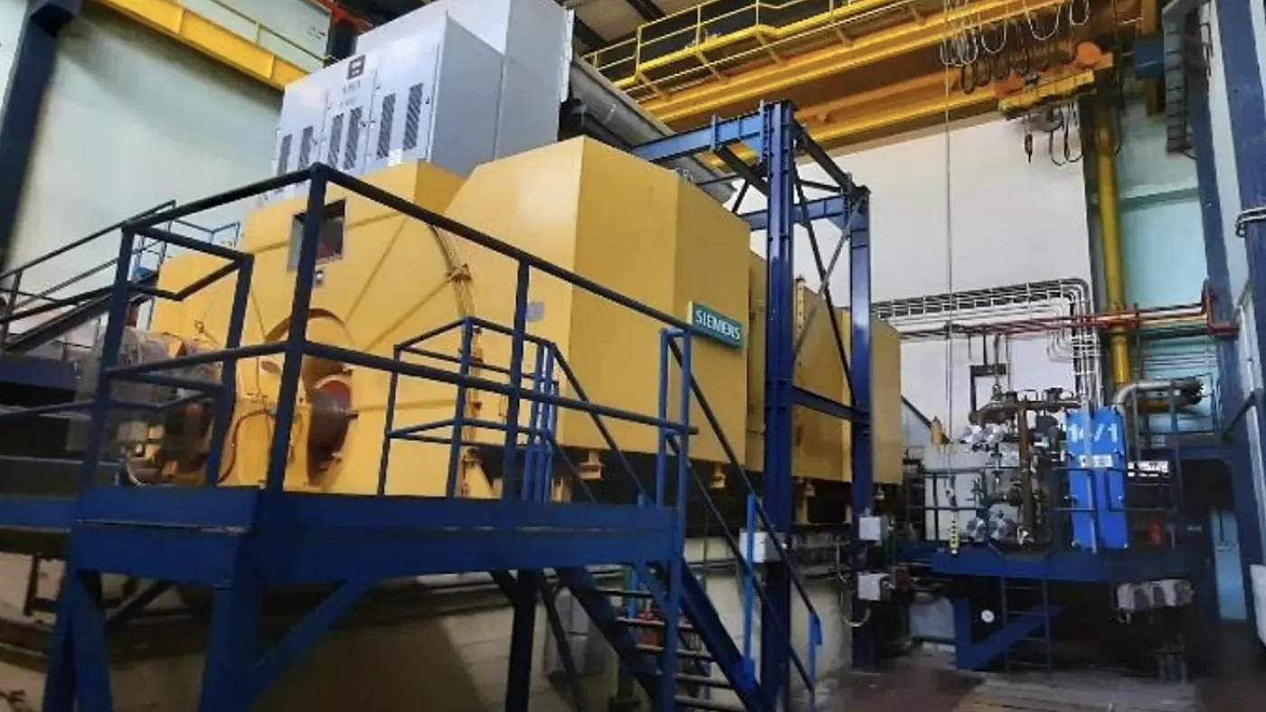 The 185 MVA Siemens generator in the turbine hall