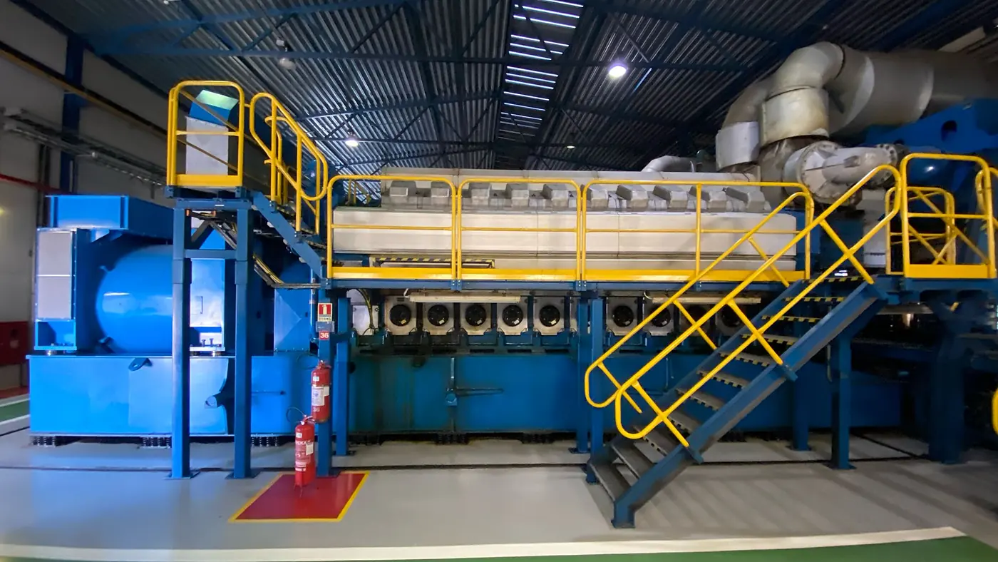 A Wärtsilä 20V32 engine, side elevation